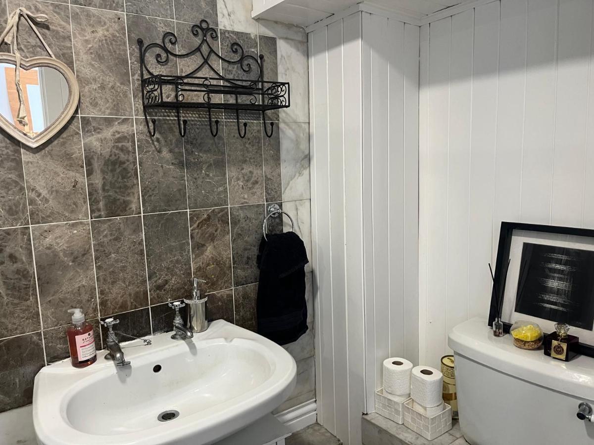 Immaculate 1-bed In * London