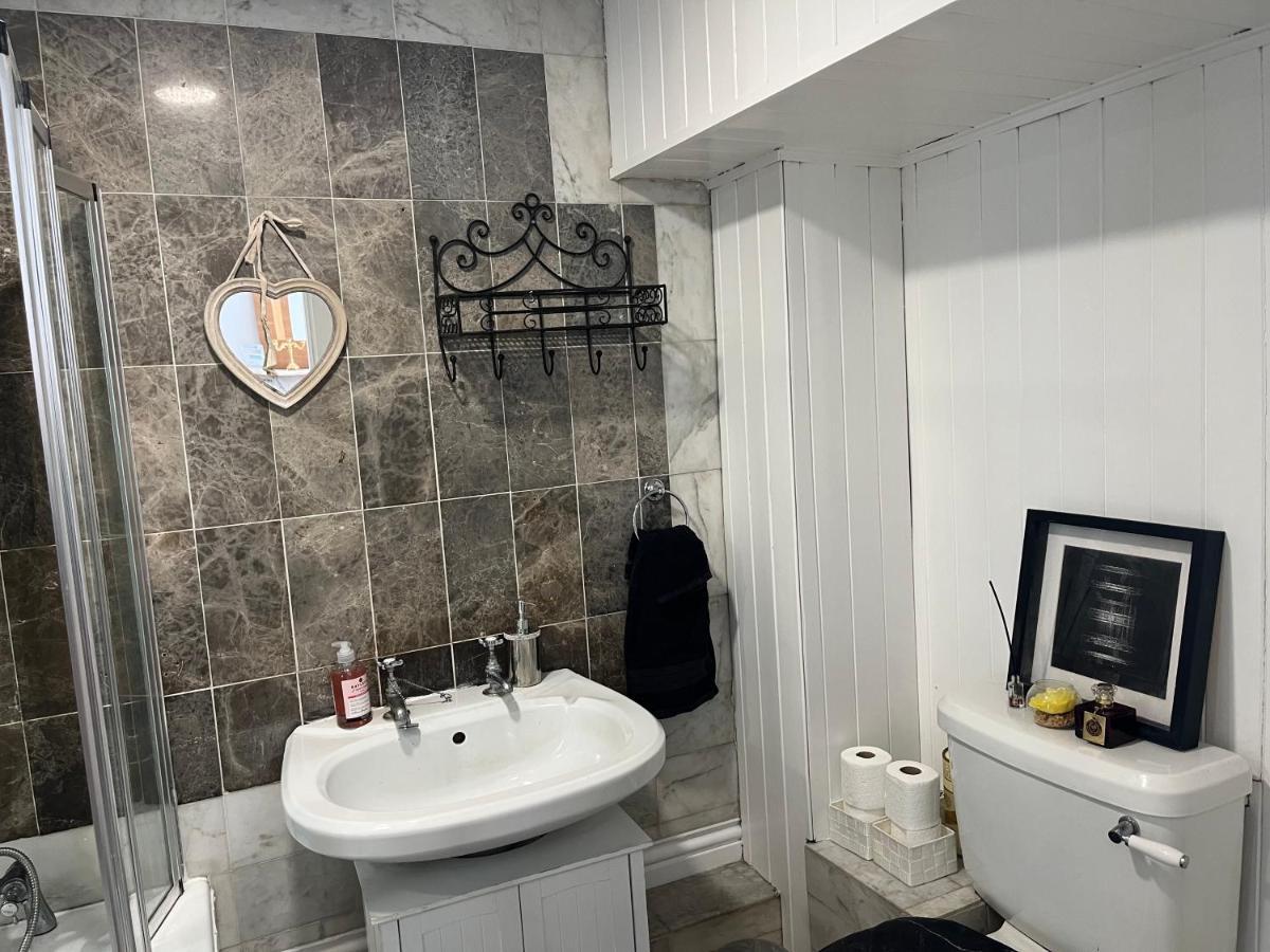 Immaculate 1-bed In * London